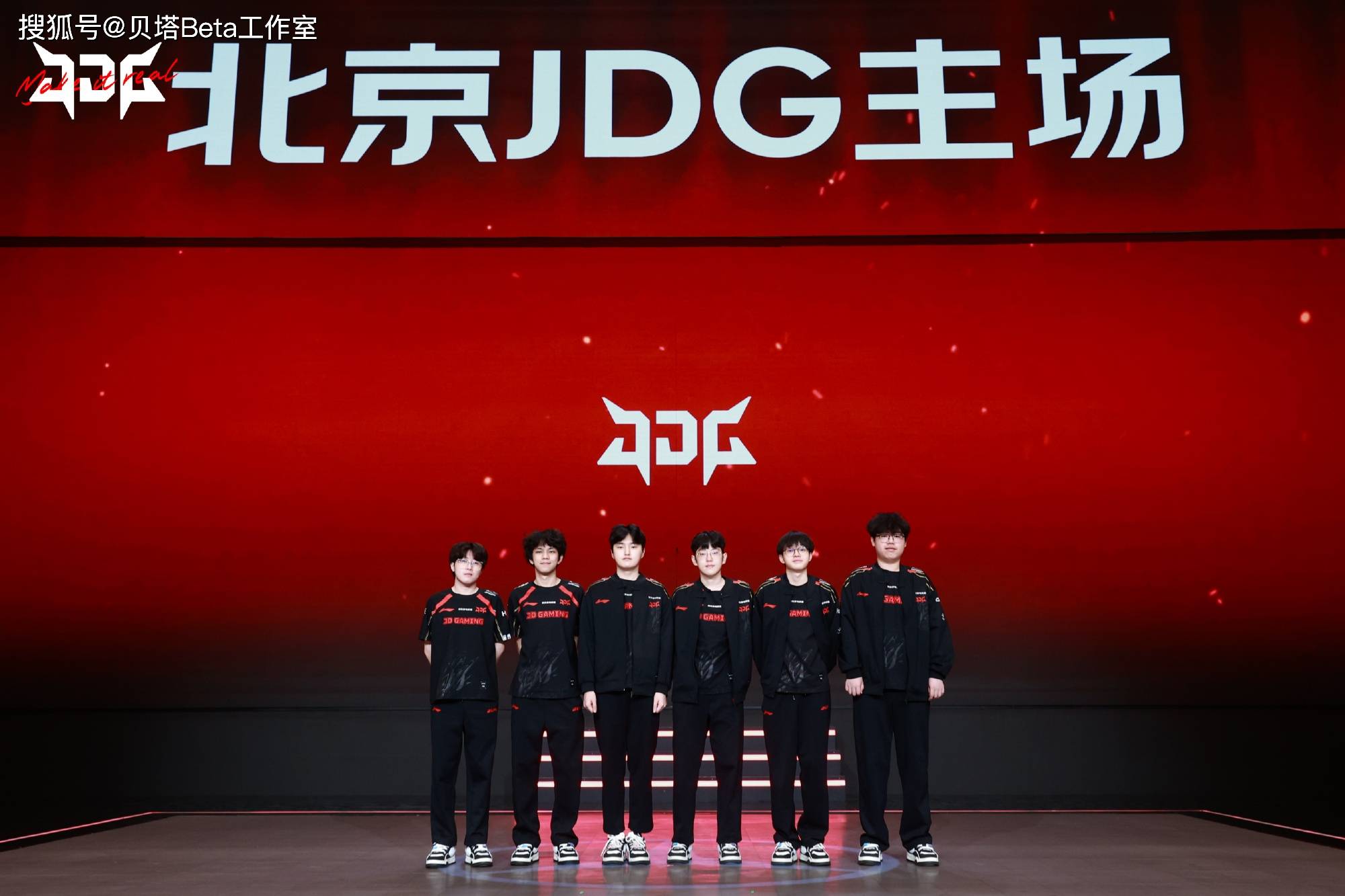 T1绝杀WBG，Scout打出惊人五杀激烈交锋四强赛，引爆全场热议