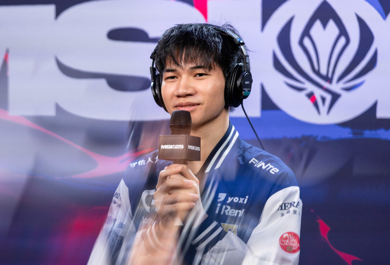 SHR力克DK，Faker操刀奇招英雄翻盘激烈交锋2025世界赛，让粉丝疯狂欢呼