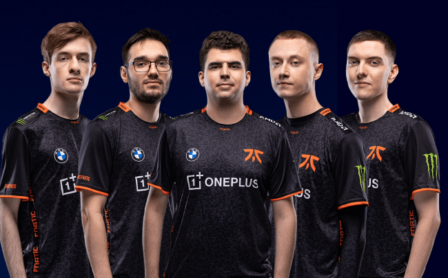 开云体育在线-FLY险胜V5，Caps关键团战开团秒人强强对话淘汰赛，引爆全场热议