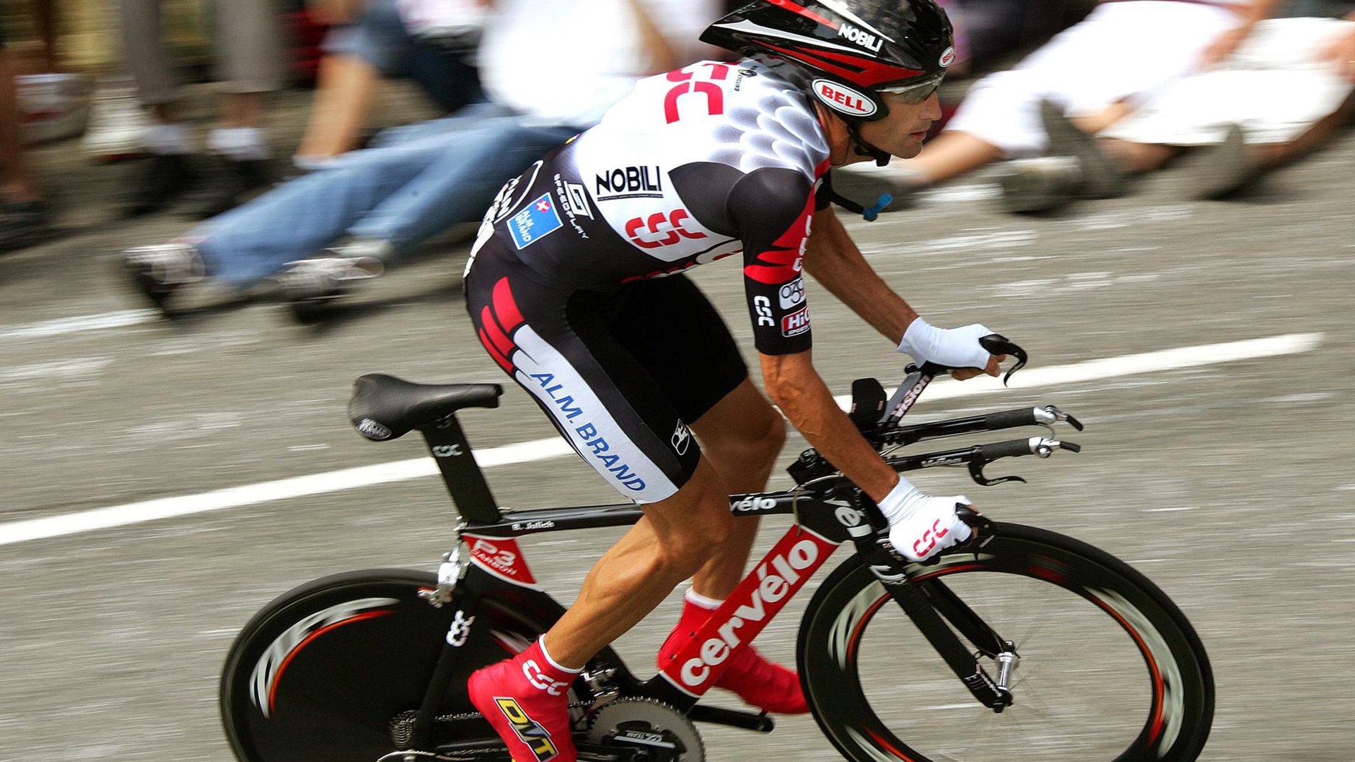 当绿茵场驶入赛道，体育世界的跨界狂欢与全球化密码