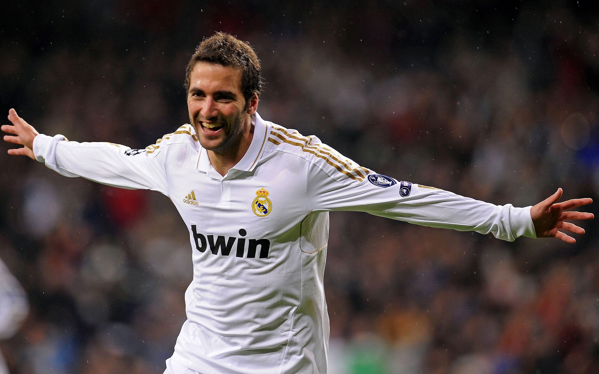 欧冠抢七生死战！莱比锡红牛惊天爆冷逆转西班牙巨人，足球世界为之震撼！