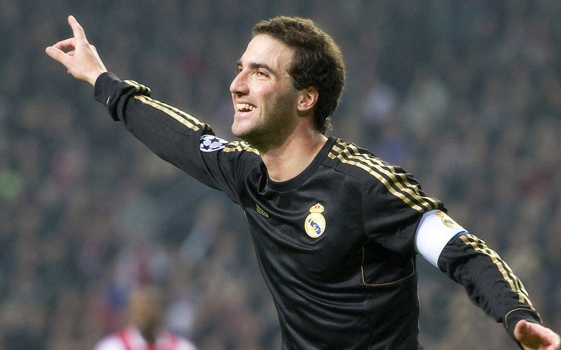 开云-铁幕降临永恒之城，巴斯托尼用最意大利的方式，终结了悬念