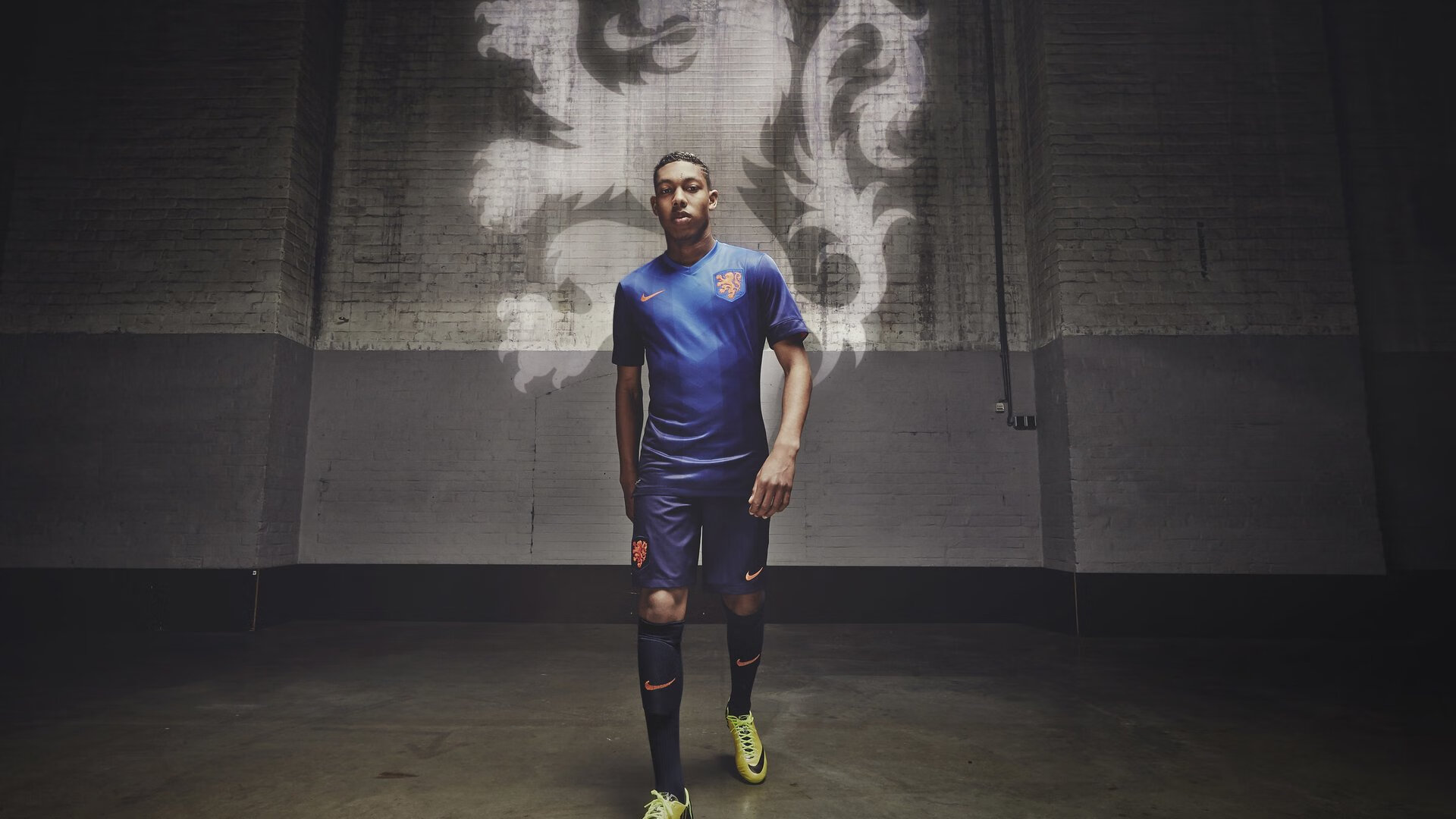 F1新赛季揭幕战震撼上演，荷兰巨星Verstappen力克澳大利亚悍将Ricciardo，红牛王朝再启航