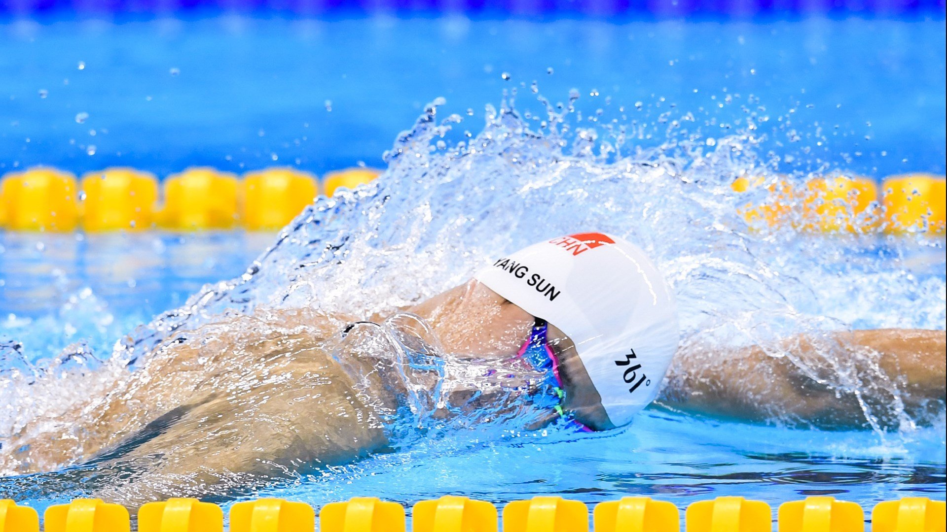 红牛旋风席卷乌克兰，孙兴慜领袖气质定江山—国际足球双线观察